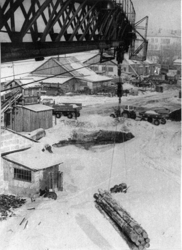 Череповецкая лесобаза: вид на погрузочную площадку из кабины машиниста крана, 1975 год, г. Череповец и Череповецкий район
