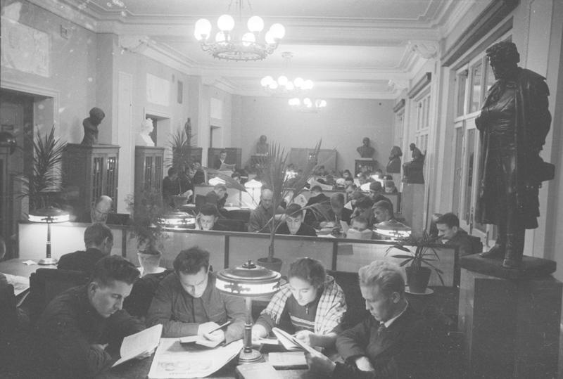 Читальный зал Клуба металлургов, 1937 год, г. Магнитогорск