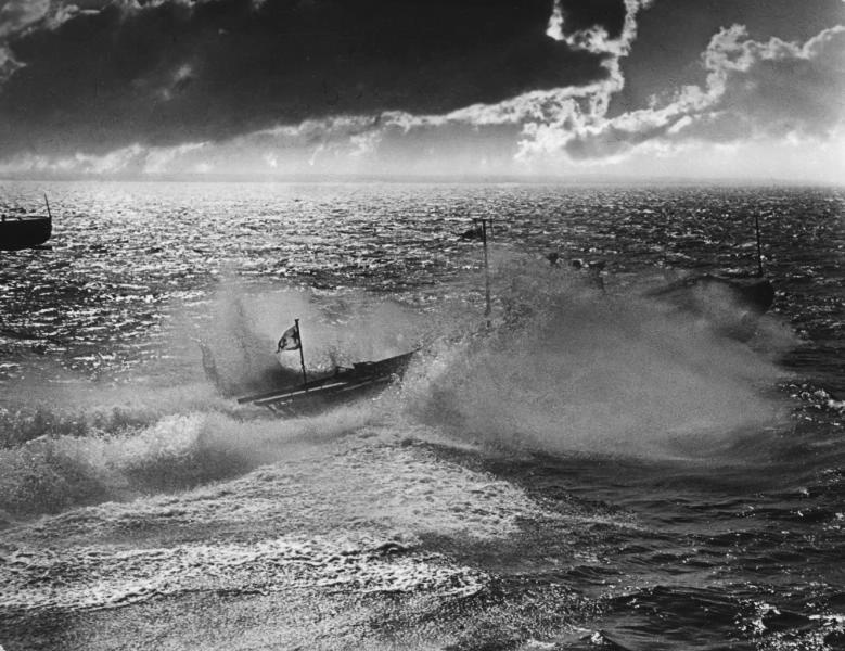 Балтика. Торпедный катер идет в атаку, 1 июля 1941 - 30 апреля 1945, Балтийское море. Выставки&nbsp;«Военно-морской флот в Великой Отечественной войне»,&nbsp;&nbsp;«Балтика-9.3» и&nbsp; «Балтфлот не подведет» с этой фотографией.