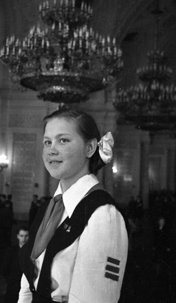 Фото "Девушка-комсомолка в Георгиевском зале Большого Кремлевского ...