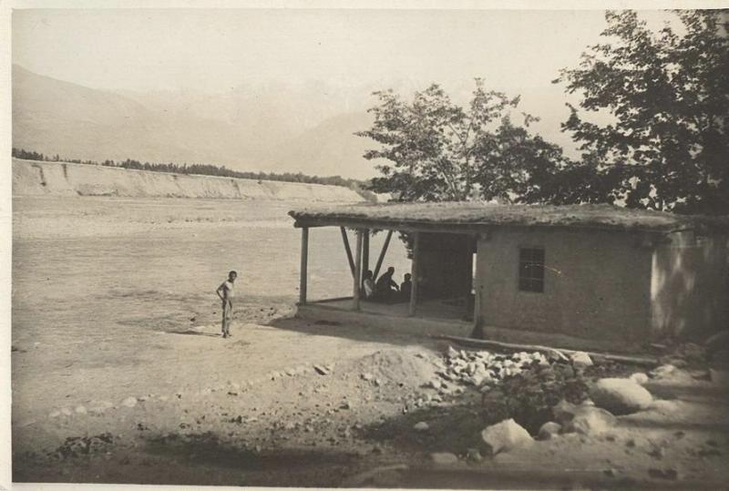 Чайхана на берегу реки Оби-Кабут, 1938 год, Таджикская ССР