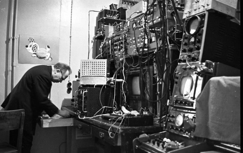 В одной из научных лабораторий, 1960-е