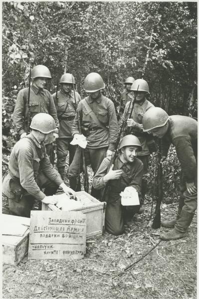 Подарки бойцам действующей армии, август 1941, Смоленская обл.