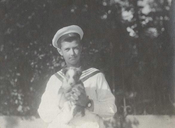 Юноша с щенком, 1900-е