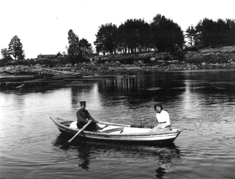В лодке Б. Кисляков и Л. Лотарева, 1911 год, г. Череповец