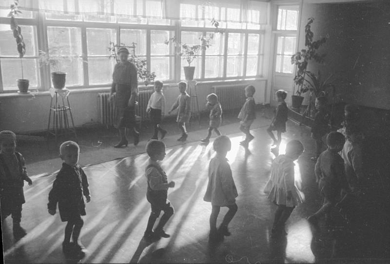 В детском саду, 1937 год, г. Магнитогорск. Выставка «20 фотографий 1937 года» с этим снимком.