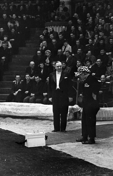 Олег Попов на манеже Московского цирка на Цветном бульваре, 1955 - 1959, г. Москва