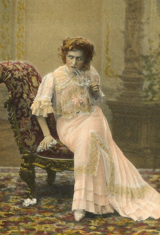 Ольга Гзовская в спектакле Малого театра «Молодежь», 1909 - 1910, г. Москва