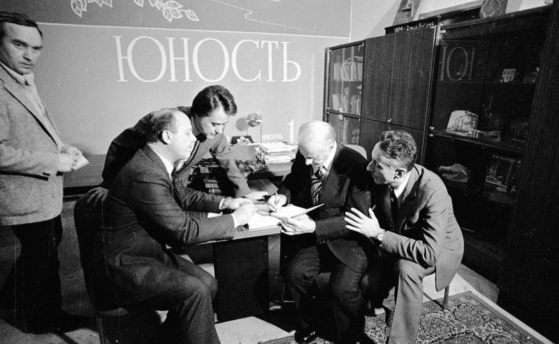 Андрей Дементьев, Тур Хейердал и Юрий Сенкевич в «Юности», 1984 год, г. Москва