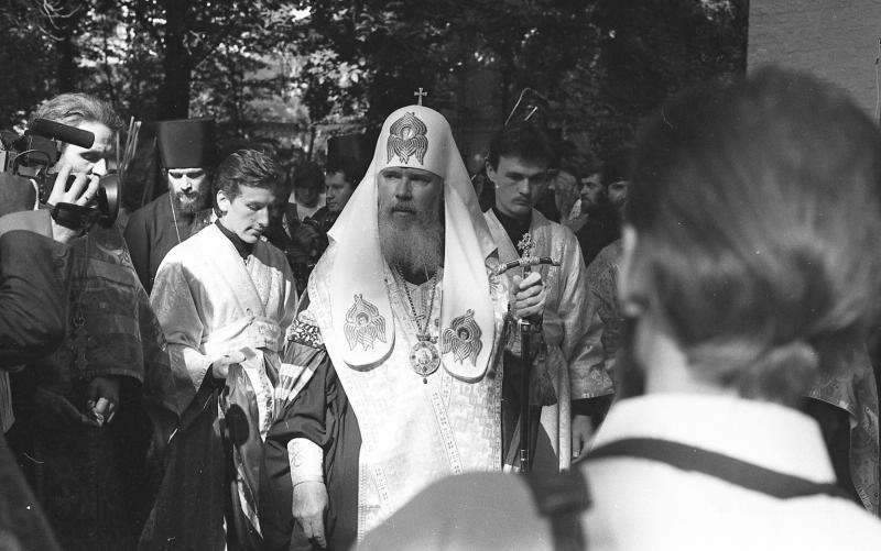Патриарх Алексий II на церемонии открытия памятника великой княгине Елизавете Федоровне, 24 августа 1990, г. Москва