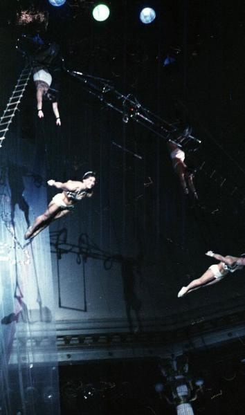 Цирк. Воздушные гимнастки «Голубые стрекозы» под руководством Елены Бубновой, 1961 год, г. Москва