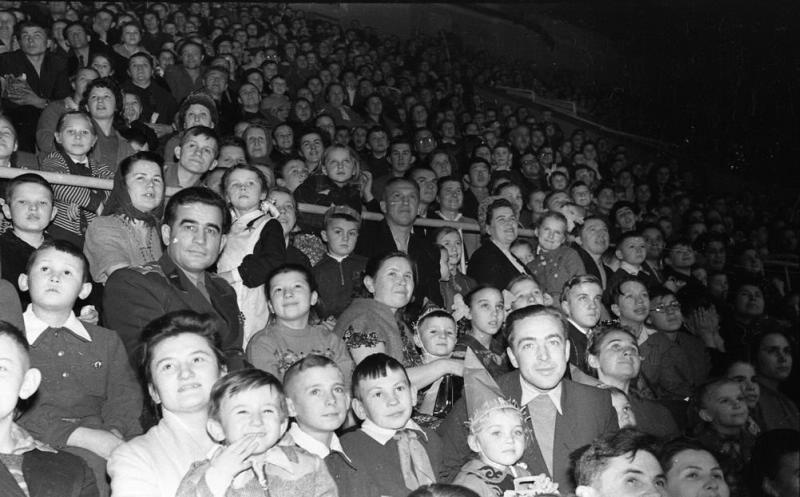 Новогоднее представление «Ёлка дружбы» во Дворце спорта в Лужниках, 1 декабря 1958 - 31 января 1959, г. Москва