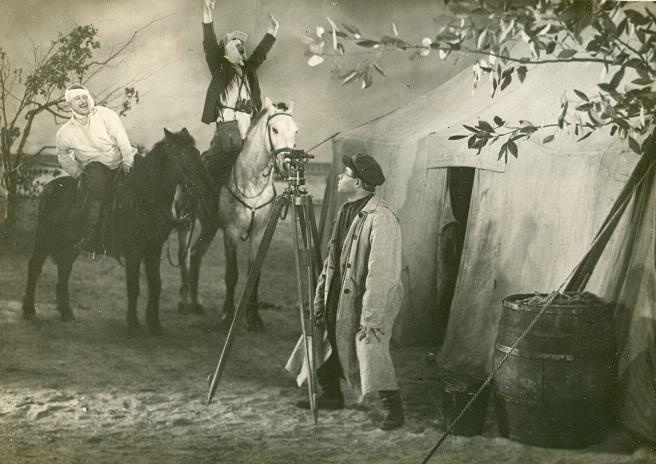 Сцена из спектакля с участием Леонида Кулакова, 1940-е
