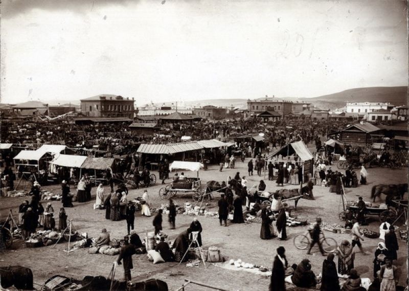 Базар, 1900-е, г. Владивосток. Выставка: «Покупай, торопись, налетай, не скупись!» с этой фотографией.&nbsp;