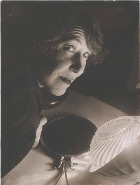 Варвара Степанова, 1928 год, г. Москва. Видео «ВАРСТ: Варвара Степанова» с этой фотографией.&nbsp;