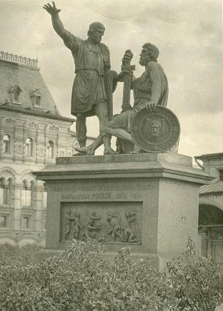 Памятник Минину и Пожарскому, 1950-е, г. Москва. Скульптор Иван Мартос.