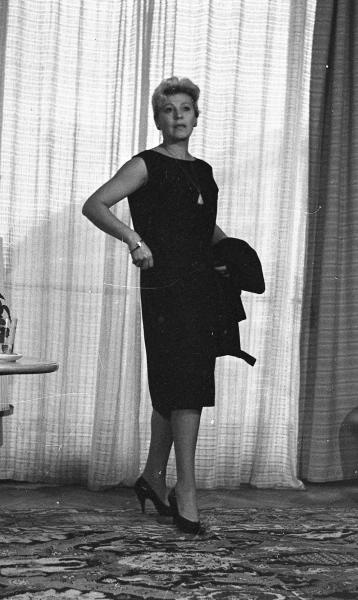 Демонстрация моделей женской одежды, 1955 - 1965