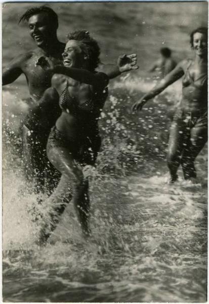 «Из пены морской», 1962 год. Выставки&nbsp;«Молодежь 1960-х»&nbsp;и «Купальный сезон» с этой фотографией.&nbsp;