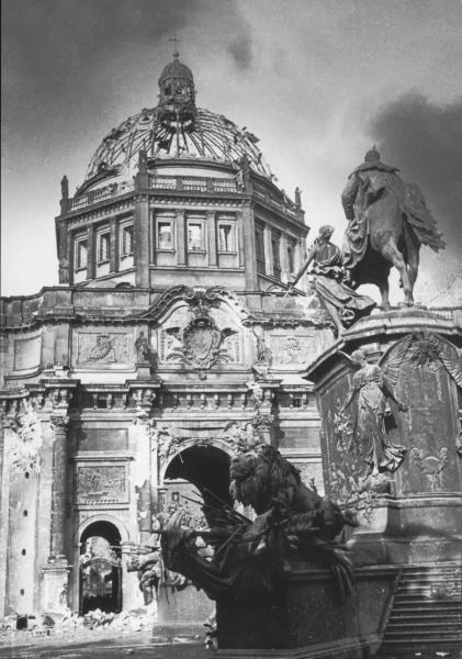 Берлинский Городской дворец, 2 мая 1945, Германия, г. Берлин