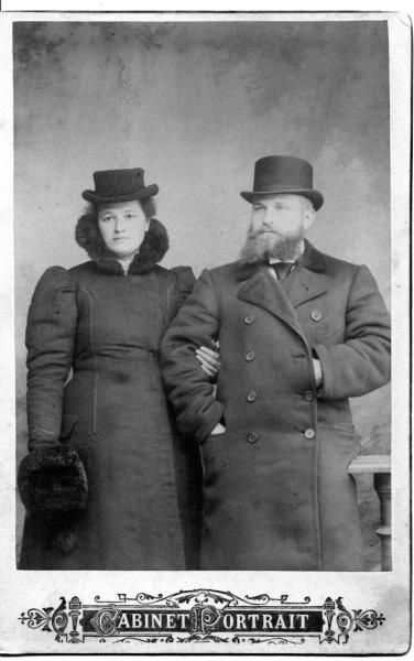 Портрет мужчины и женщины, 1900-е. Выставка «Супруги ХХ века» с этой фотографией.