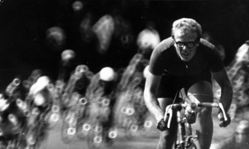 Велогонка, 1960-е. Выставка «На "педальном коне"»&nbsp;и&nbsp;видео «Я буду долго гнать велосипед» с этой фотографией. 