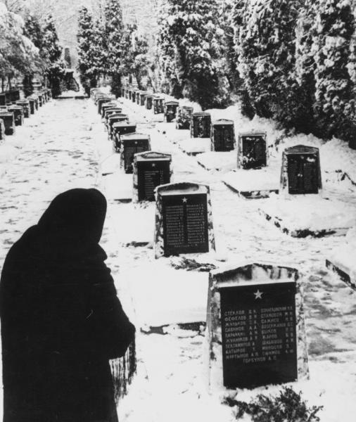 «Мать всех сынов». Востряковское кладбище, 1957 год, г. Москва