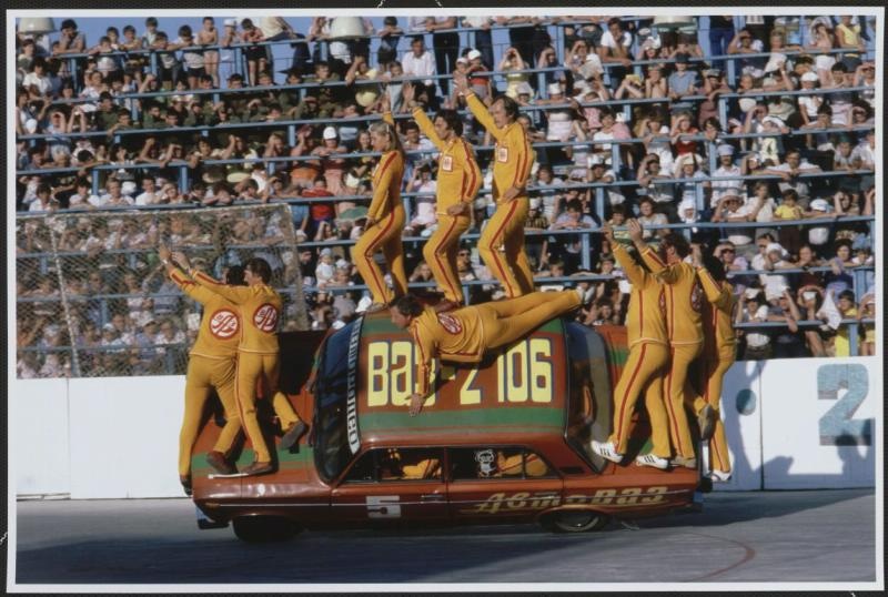 Каскадеры на машине (автородео), 1981 год. Выставка «10 лучших фотографий с автомобилями» с этим снимком.