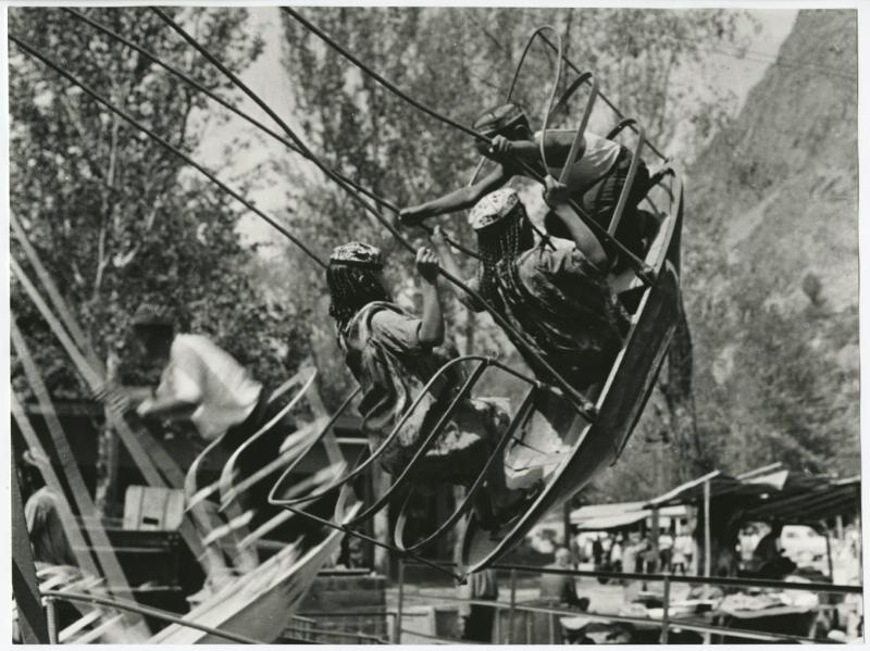 В парке, 1966 год, Узбекская ССР. Выставка «20 лучших фотографий Эдуарда Пенсона» с этой фотографией.