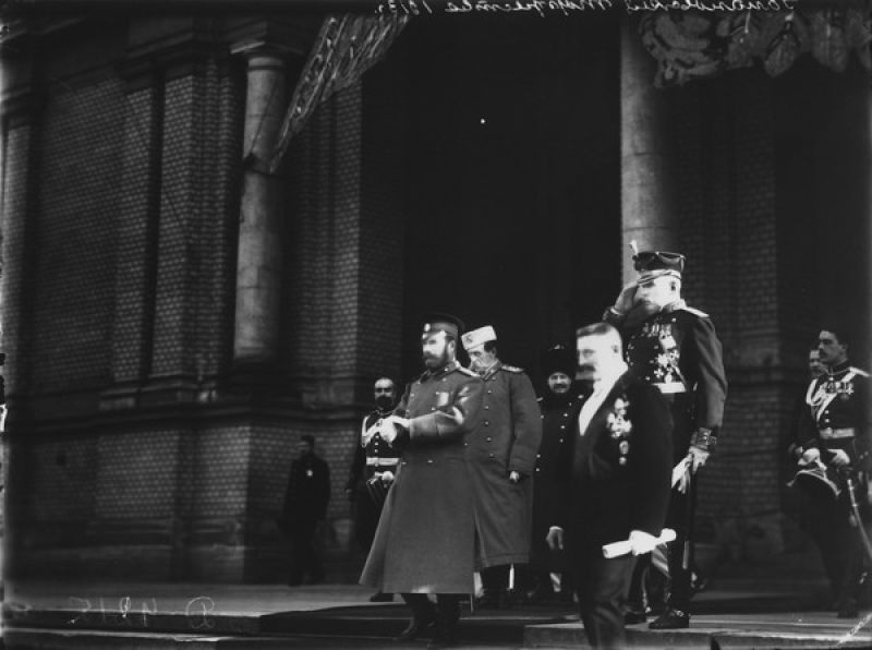 Николай II спускается по лестнице Народного Дома, 1913 год, г. Санкт-Петербург