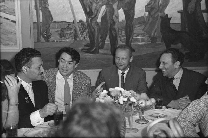Манолис Глезос, Борис Полевой, Стефан Хермлин и Исидор Винокуров, 1967 год, г. Москва