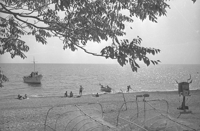 Пляж, 1932 - 1939, Крымская АССР, пгт. Гурзуф. Выставка «Крым» с этой фотографией.&nbsp;