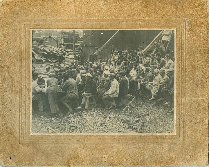 Собрание на лесопилке, 1920-е