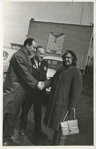 Виктор Темин с супругой в аэропорту Бегичево, 16 мая 1973, г. Набережные Челны