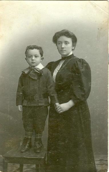 Портрет женщины с мальчиком, 1920 год