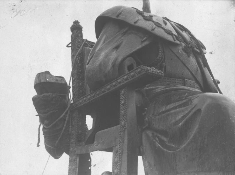 Снос памятника Александру III в Москве, 17 - 31 июля 1918, г. Москва