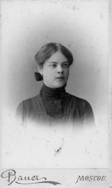 Портрет гимназистки, 1890 - 1906, г. Москва