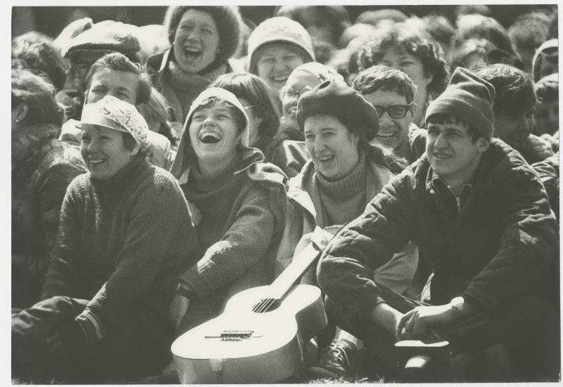 Молодость, 1970-е. Выставка&nbsp;«Изгиб гитары желтой...» с этой фотографией.