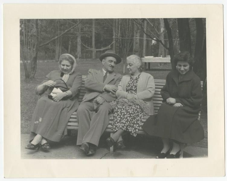 Анастас Микоян с женой и родственниками, 1 января 1960 - 31 октября 1962