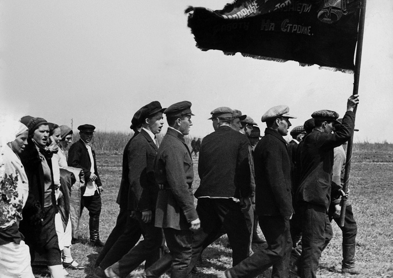 Первомай в Сальских степях, январь 1936. Выставка «Первомай» с этой фотографией.