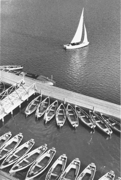 На озере Селигер, 1940 год, Калининская обл.. Выставка «Прогулки на яхте» с этой фотографией.&nbsp;