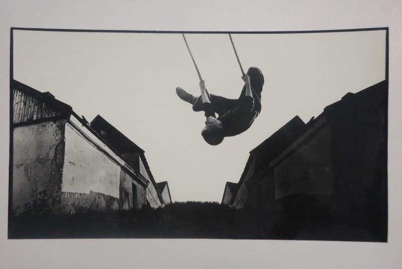 № 1. Инерция, 1970-е. Выставка «На качелях» с этой фотографией.