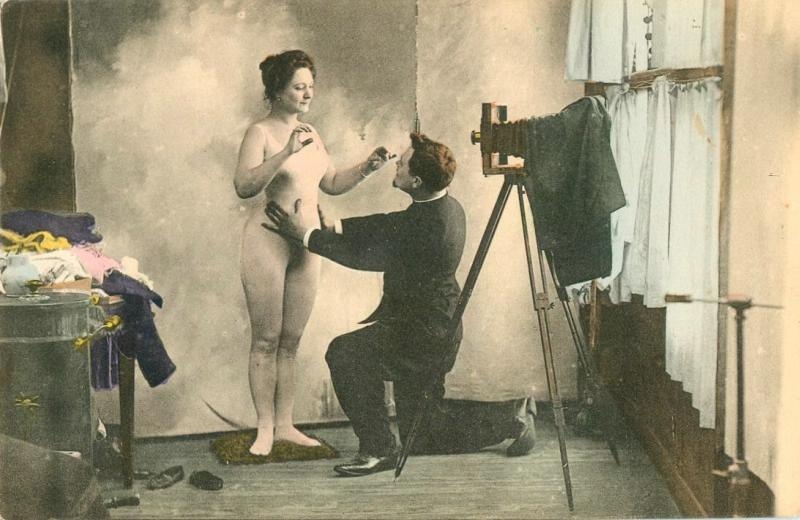 Фотограф и модель, 1890 - 1909. Выставка «Остались за кадром» с этой фотографией.