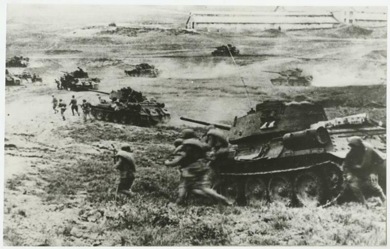 Под прикрытием танков, 1944 год