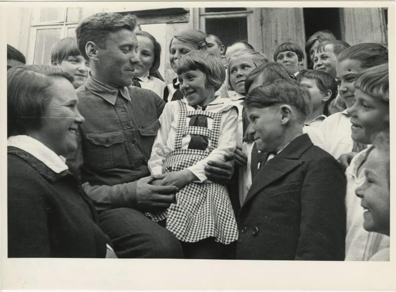 Дочь Михаила Шолохова – Мария, 1940-е, Ростовская обл., станица Вешенская