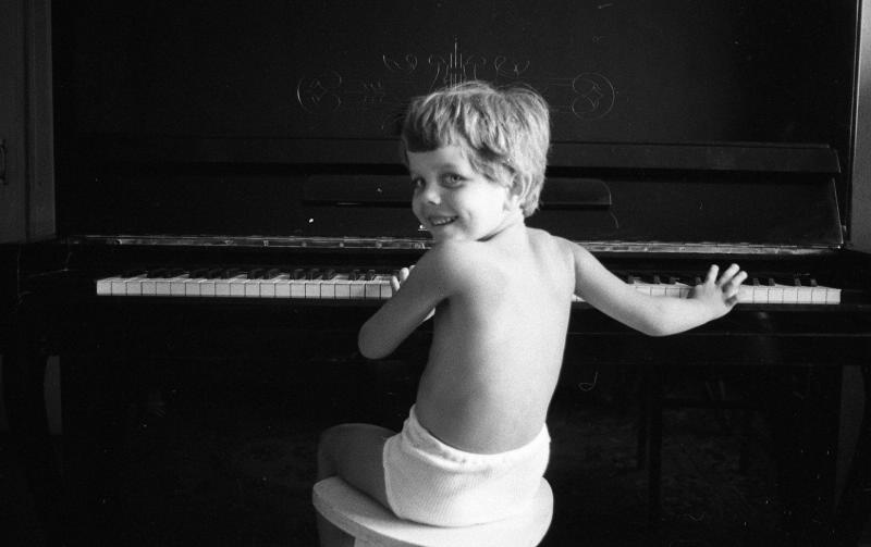 Девочка за пианино, 1967 год, Волгоградская обл., г. Волжский