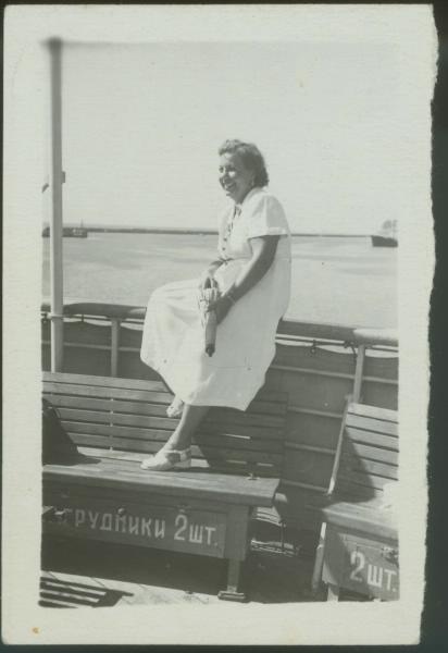Девушка на борту теплохода, 1947 - 1949
