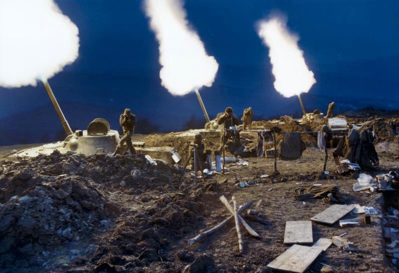 Огонь, 1999 год, Чеченская Республика. 7 августа 1999 года началась Вторая чеченская война. Активная фаза боевых действий продолжалась с 1999 года по 2000 год.
