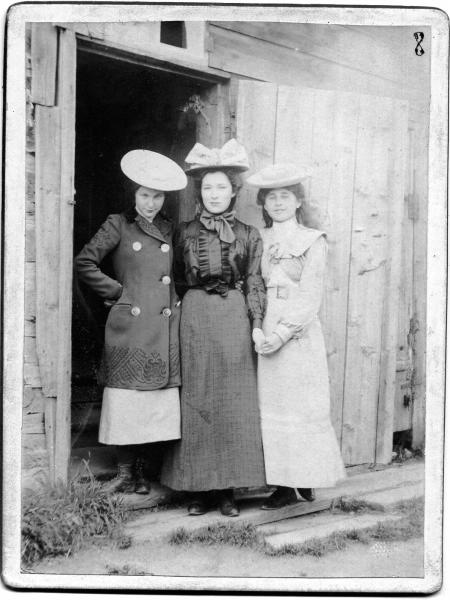 Три девушки, 1910-е