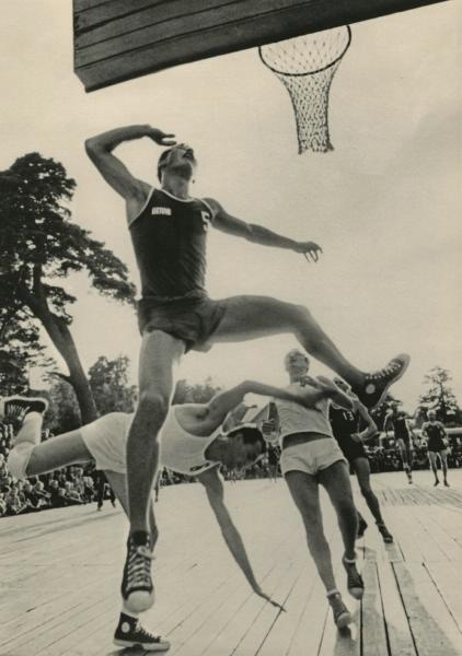 «Баскетбольный балет», 1950-е, Литовская ССР, г. Каунас. Выставки «Искусство движения» с этой фотографией.&nbsp;