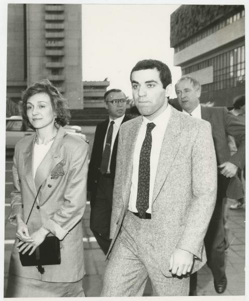 Гарри Каспаров с женой Марией, редактором АПН, 18 мая 1989. Выставка «По следам Лужина» с этой фотографией.